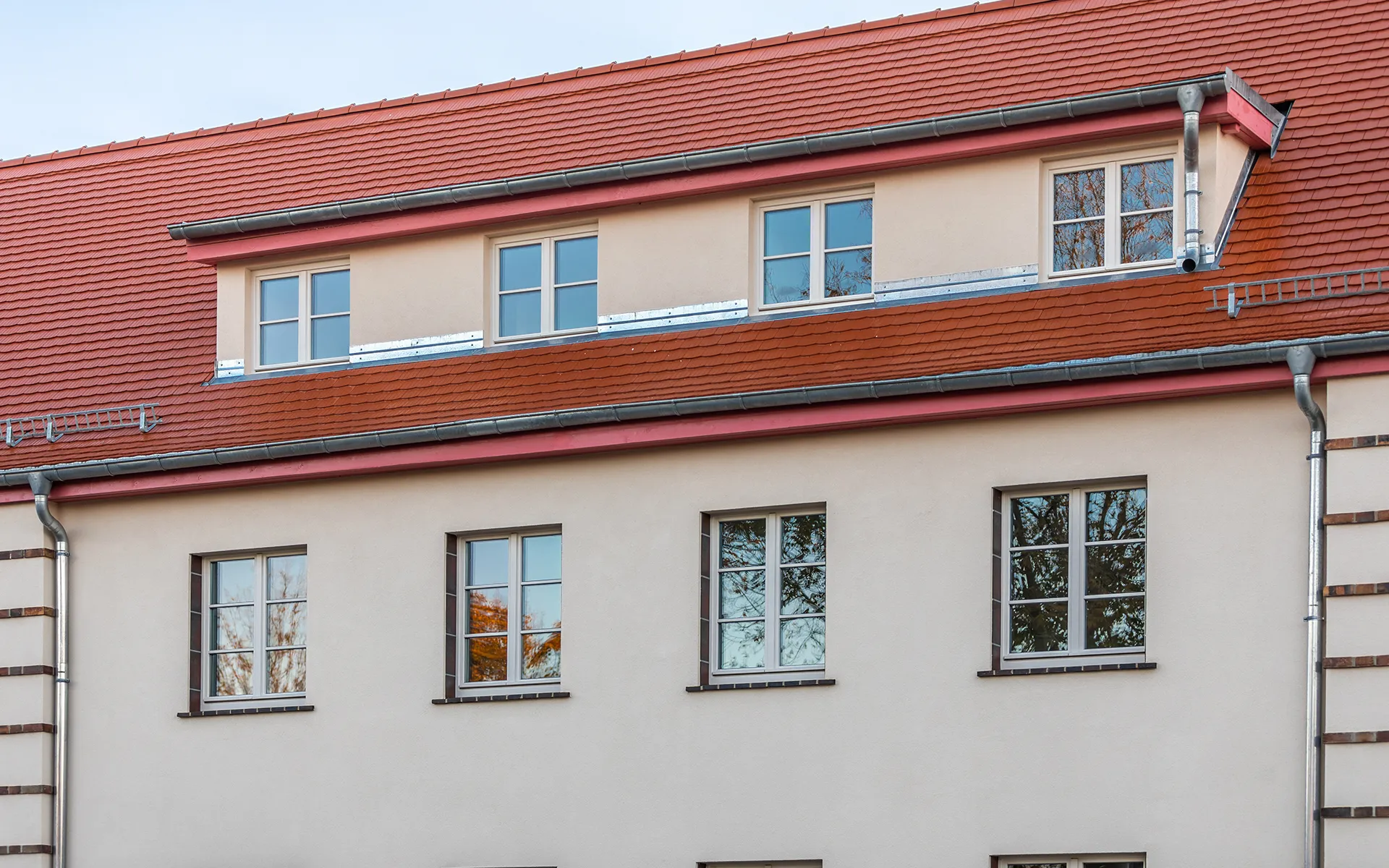 Heizungsanlage und Rohrsysteme im Keller des Gebäudes in Leipzig-Schkeuditz Waldstraße
